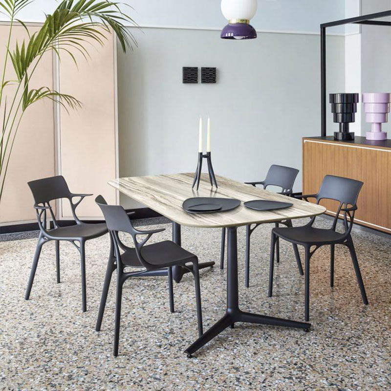 Angers Nantes Cholet Saumur Icones Kartell Chaise A.I Noir philippe starck 5