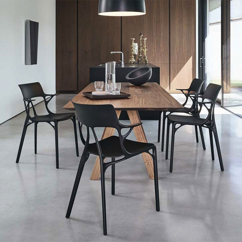 Angers Nantes Cholet Saumur Icones Kartell Chaise A.I Noir philippe starck 8