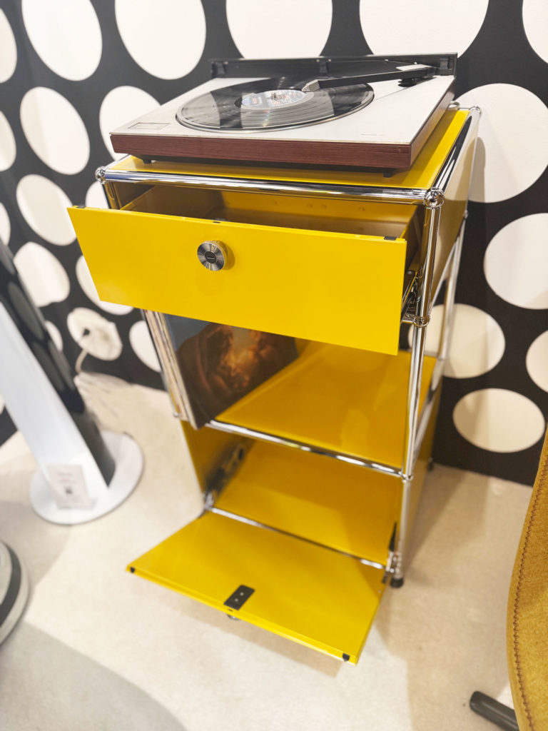 Angers Nantes Cholet Saumur Icones USM Haller Meuble  Jaune Or Fritz Haller Paul SCHÄRER 4