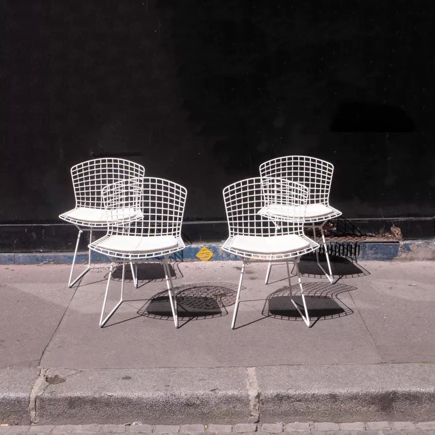 Angers Nantes Cholet Saumur Icones chaise Knoll Harry bertoia rilsan Blanc Outdoor 1