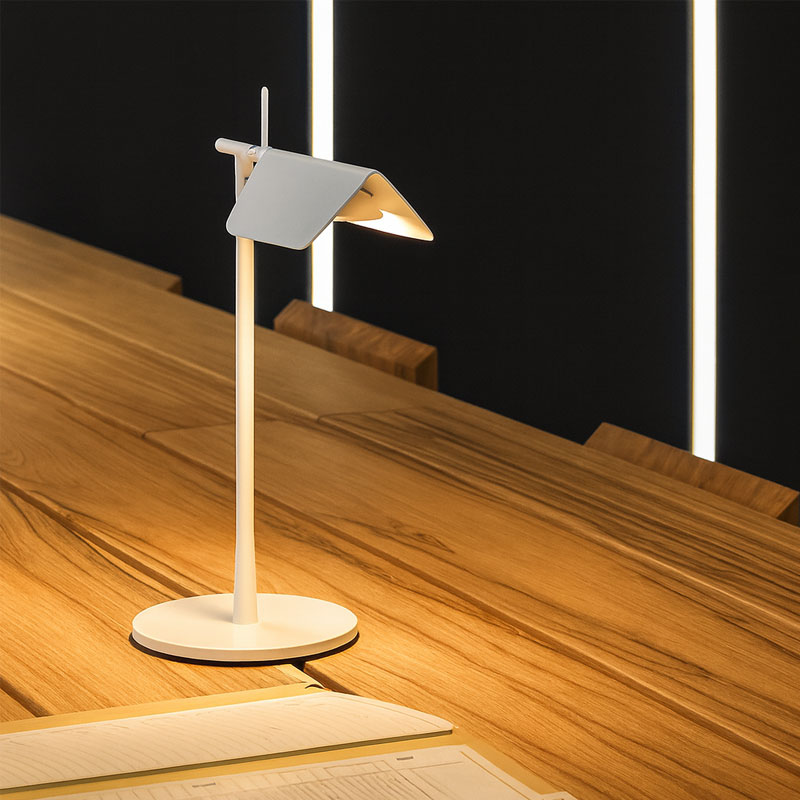 Angers Nantes Cholet Saumur Paris Bordeaux Le Mans Poitiers Niort Icones Flos Lampe de table TAB T blanc Edward Barber  Jay Osgerby 4