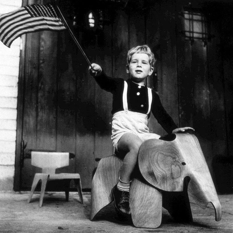 Angers Nantes Cholet Saumur bordeaux paris laval poitiers niort le mans Tours Orleans Icones Vitra objet deco noir Eames elephant 1