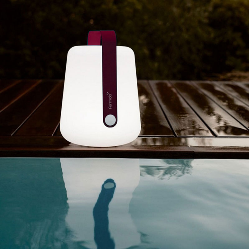 Angers Nantes Cholet Saumur Icones Fermob lampe Balad Batterie 25 outdoor cerise noir Tristan Lohner 4