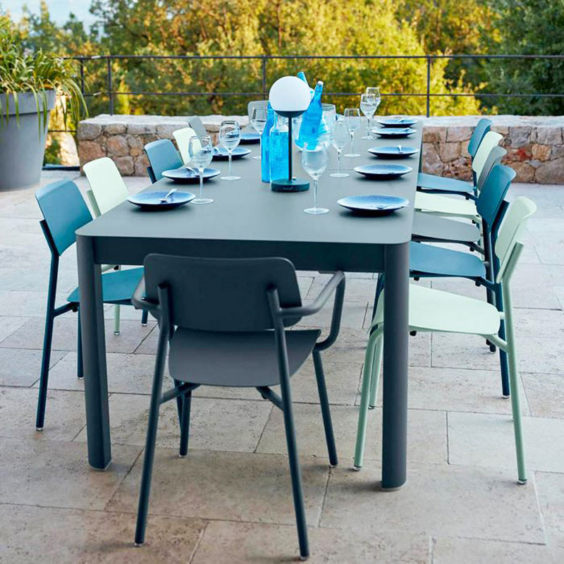 Angers Nantes Cholet Saumur Icones Fermob table de repas extensible Outdoor mobilier exterieur Ribambelle carbone sudio Fermob 2