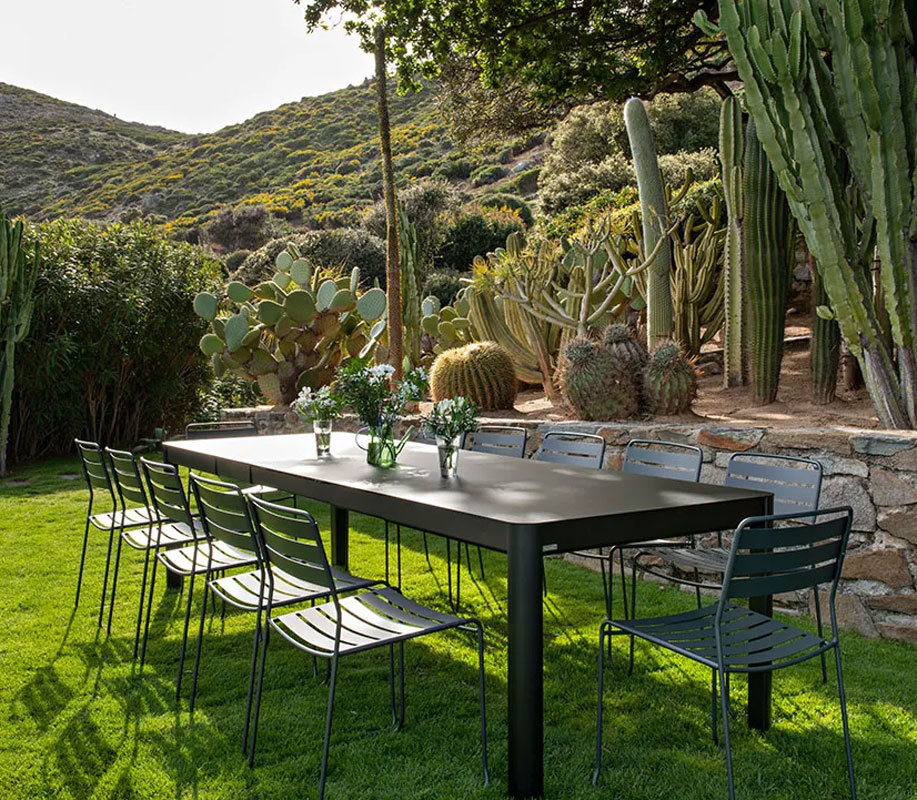 Angers Nantes Cholet Saumur Icones Fermob table de repas extensible Outdoor mobilier exterieur Ribambelle carbone sudio Fermob 3