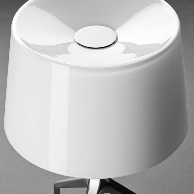 Angers Nantes Cholet Saumur Icones Kartell Lampe a poser Lumiere Lumière XXS aluminium chromé noir Foscarini Blanc Rodolfo Dordoni 4