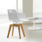 Angers Nantes Cholet Saumur Icones Fauteuil Flow Chair Blanc mat Soft Touch Mdf Italia Jean Marie Massaud pied Chêne pivotant 3