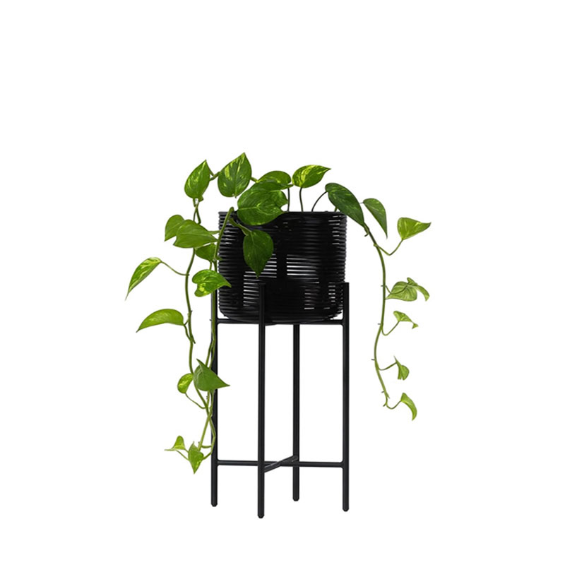 Angers Nantes Cholet Saumur Icones Pot plantes Vincent Sheppard Ivo mobilier exterieur outdoor Rotin Noir large 201