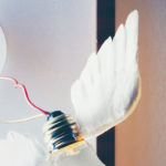 Angers Nantes Cholet Saumur Icones Ingo Maurer Applique lucellino oiseau poetique ampoule verre plume blanc 6