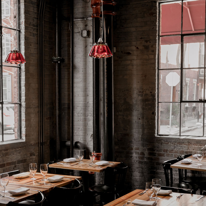 Angers Nantes Cholet Saumur Icones Ingo Maurer suspension capsule Campari rouge bouteille bar Raffaele Celentano 1