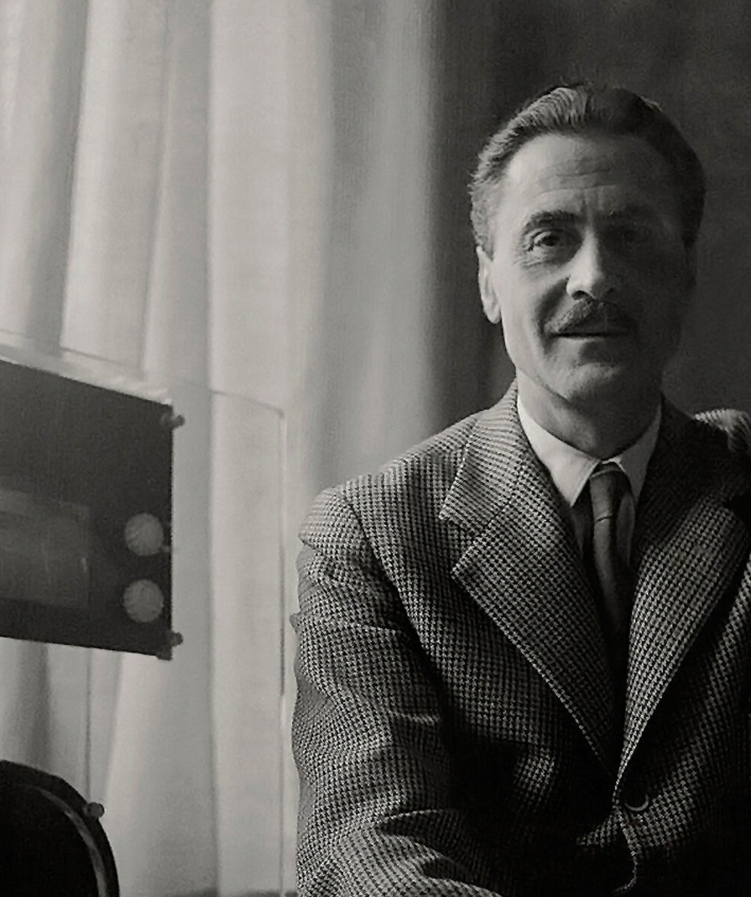 Angers Nantes Cholet Saumur Icones Fontana Arte table basse d'appoint gueridon Tavolino Verre trempé angle arrondi Pietro Chiesa 0