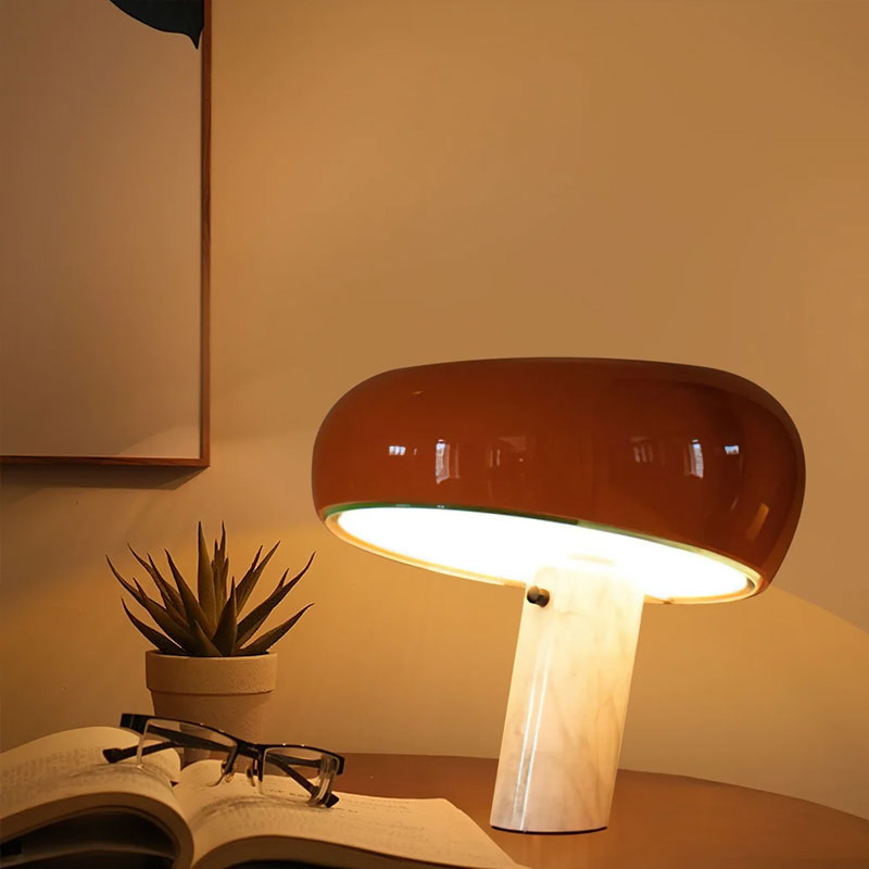 Angers Nantes Cholet Rennes Poitiers Mans bordeaux Paris Tours Laval Niort Icones Flos Snoopy Orange Marbre Blanc Achille Castiglioni lampe de table 1