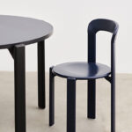 Angers Nantes Cholet Paris Bordeaux Rennes Mans Laval Icones Hay Scandinave chaise bois Rey Umber Bleu Foncé Bruno 1