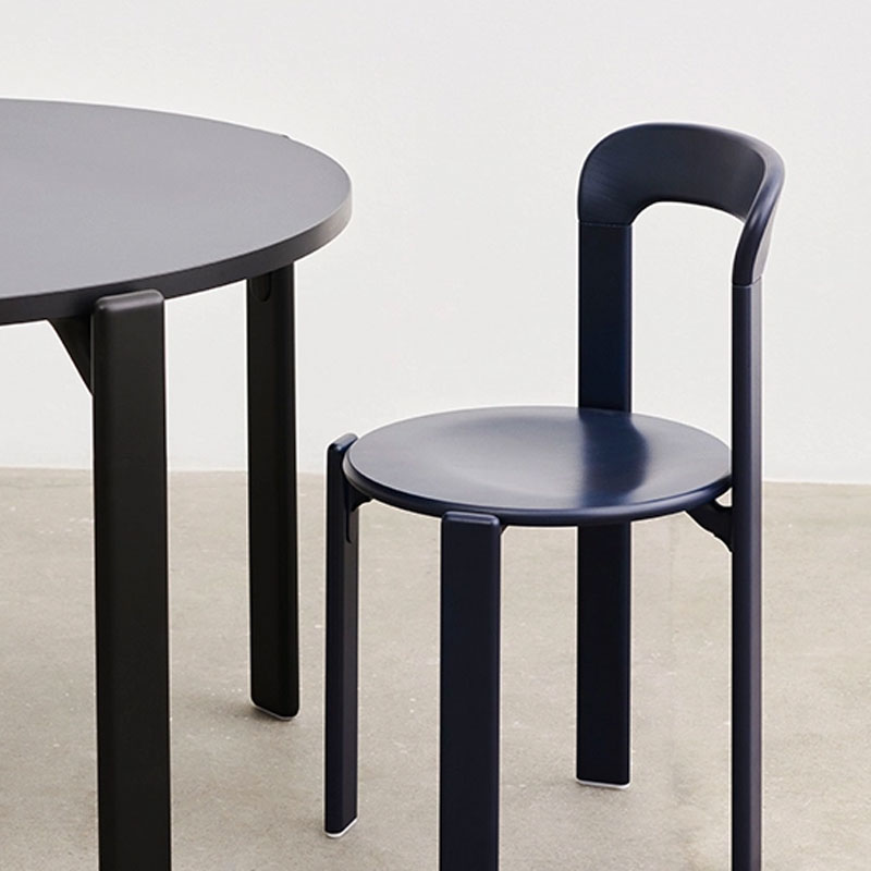 Angers Nantes Cholet Paris Bordeaux Rennes Mans Laval Icones Hay Scandinave chaise bois Rey Umber Bleu Foncé Bruno 1