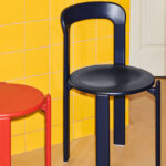 Angers Nantes Cholet Paris Bordeaux Rennes Mans Laval Icones Hay Scandinave chaise bois Rey Umber Bleu Foncé Bruno 5